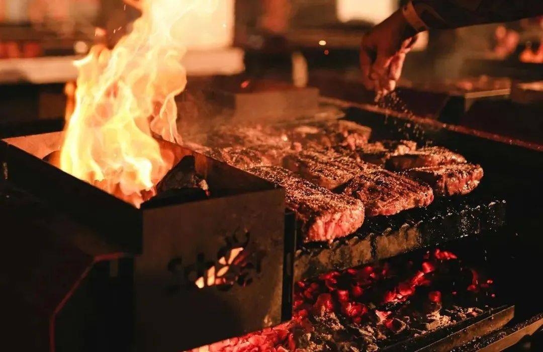 “漂亮饭”占领三里屯