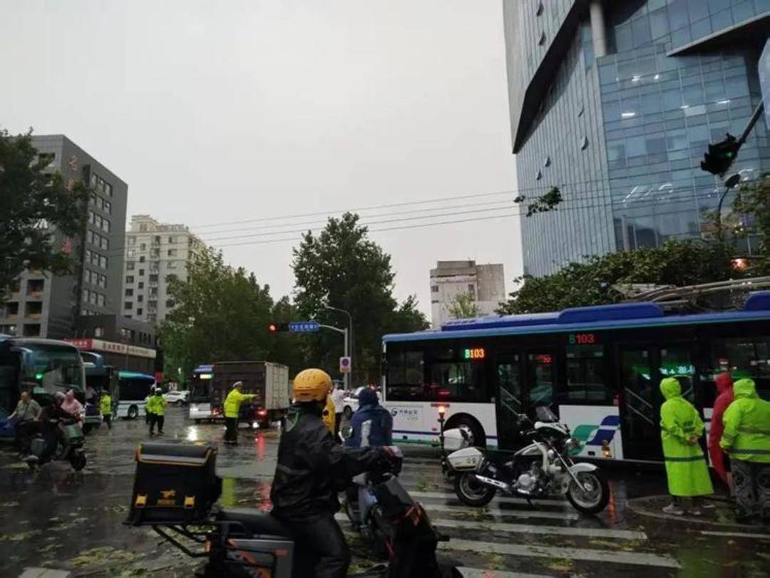 山东下<strong></p>
<p>中原油田总医院</strong>了424个大明湖：多地出现暴雨