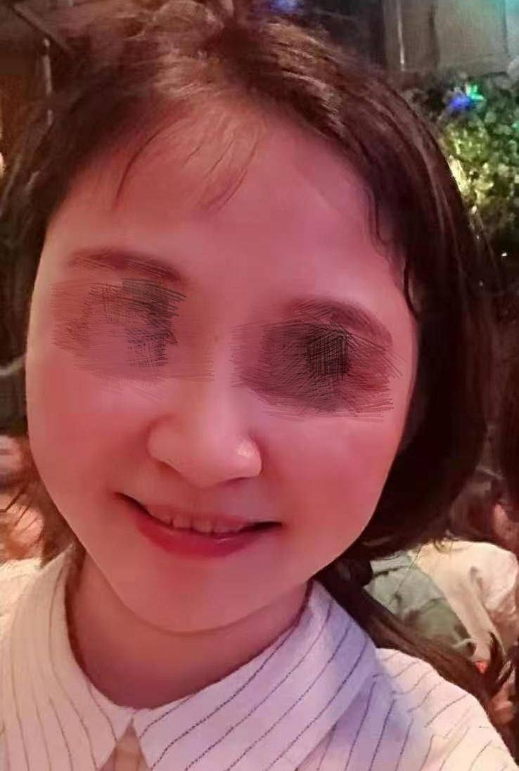 女校长涉嫌诈骗数千万后跳江身亡<strong></p>
<p>中原油田总医院</strong>，29人起诉其父等三被告案将于8日二审开庭