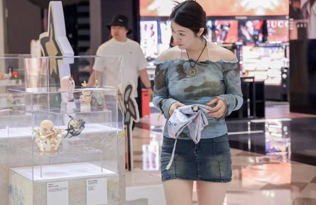 北京发布提振消费24条:优化小客车指标配置、调整最低工资标准