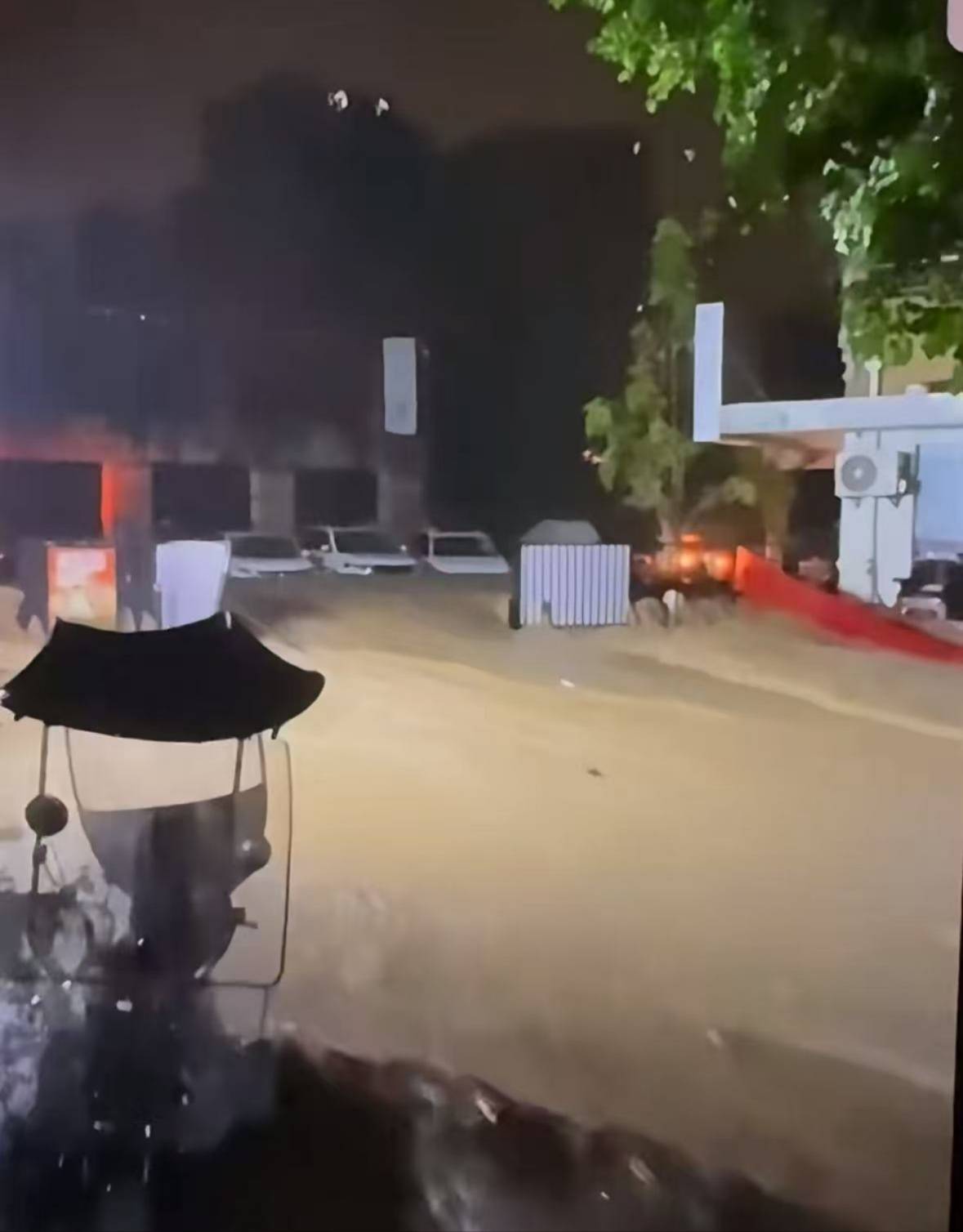 暴雨致重庆一小区女保安遇难<strong></p>
<p>原油新闻最新消息</strong>,知情人:深感悲痛,已安抚家属