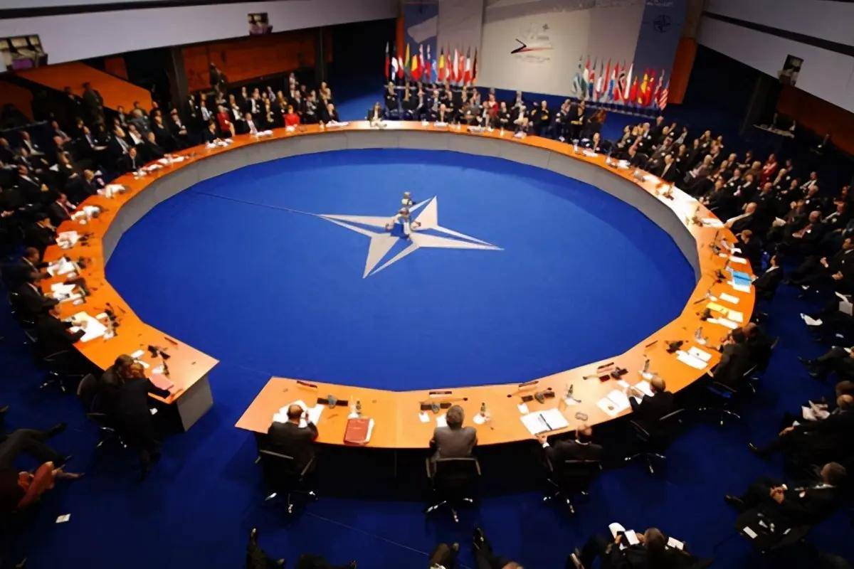 30国联军即将集结完毕<strong></p>
<p>进口原油关税</strong>,罗马尼亚率先发兵,普京划定的红线被冲垮,港口区域爆发激战