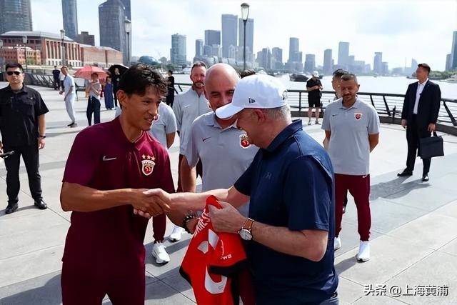 澳大利亚总理抵沪再次漫步外滩<strong></p>
<p>进口原油关税</strong>,旁边还有上海球迷“老熟人”,你偶遇了吗?