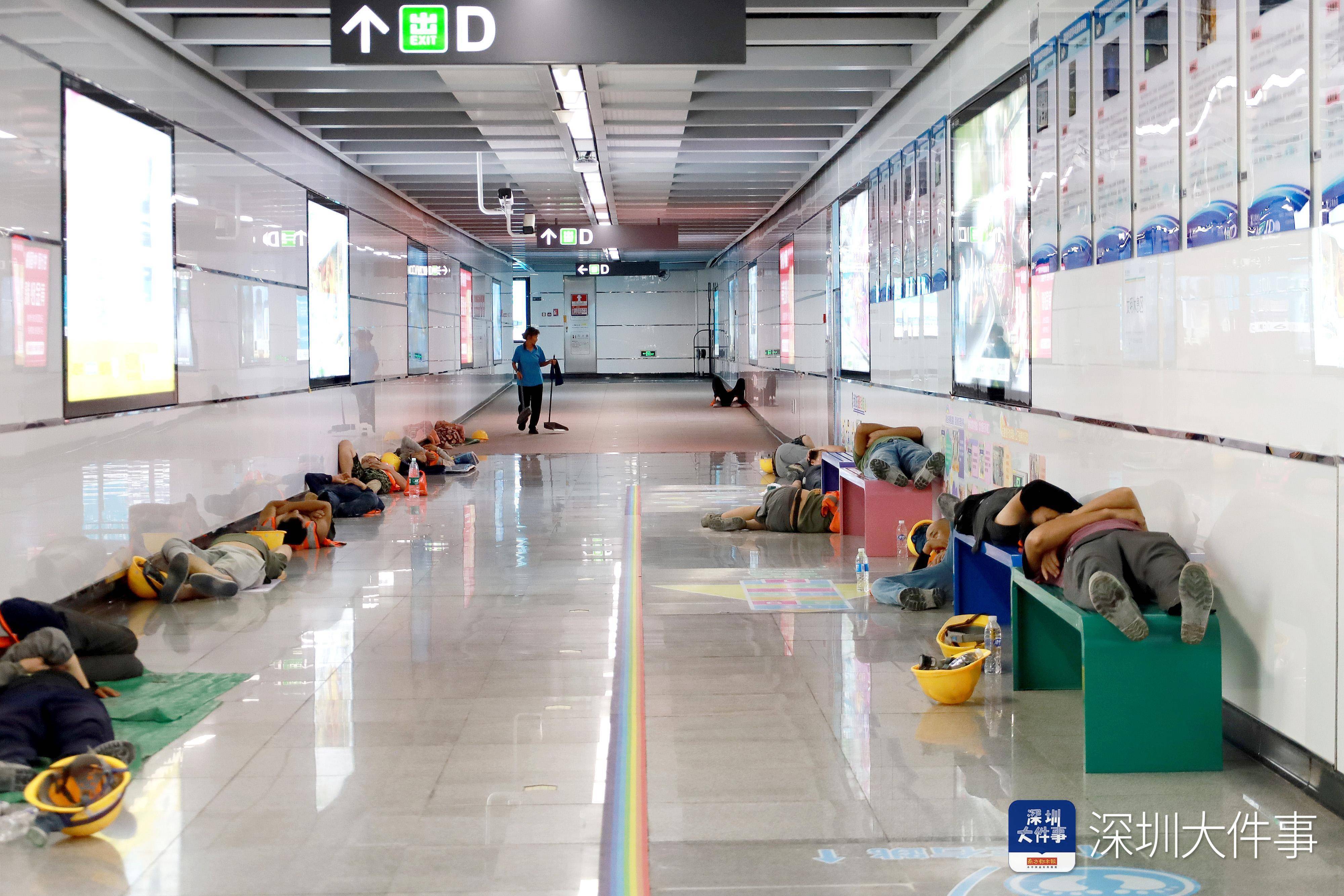 纳凉区有座椅、读书角<strong></p>
<p>进口原油关税</strong>,深圳地铁站成市民“清凉驿站”