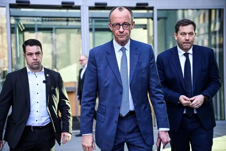 默茨还没访华就甩脸色<strong></p>
<p>进口原油关税</strong>,24小时内,德国传出2大消息!中方可不惯着