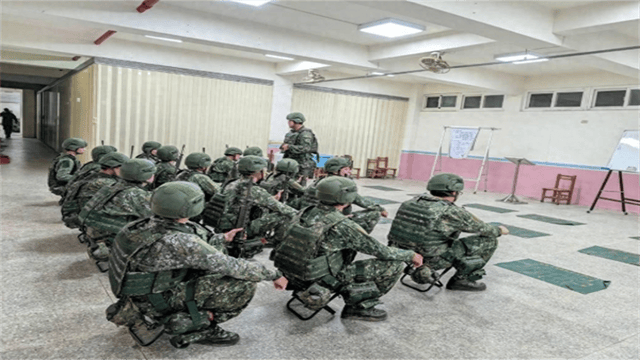 脱下军服<strong></p>
<p>进口原油关税</strong>,400多名美军登陆台岛!不管谁来都挡不住解放军利剑