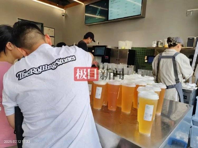 外卖大战:点20单17单免费<strong></p>
<p>进口原油关税</strong>,骑手日赚上千不舍休息,店员累惨