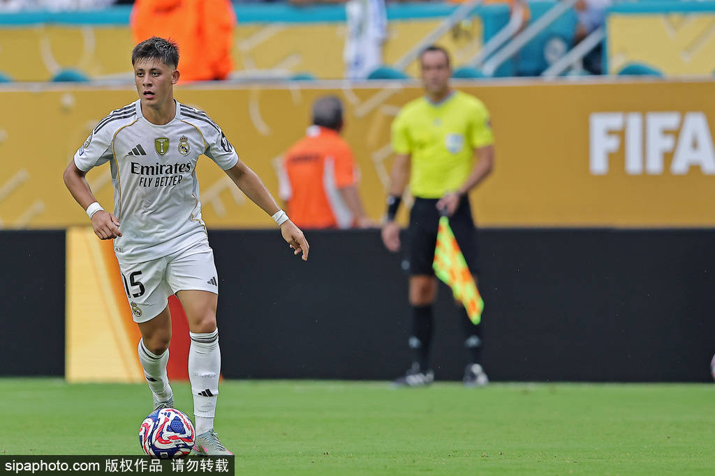 20岁天才穿上皇马10号球衣，阿尔达·居莱尔能否接过莫德里奇的旗帜？