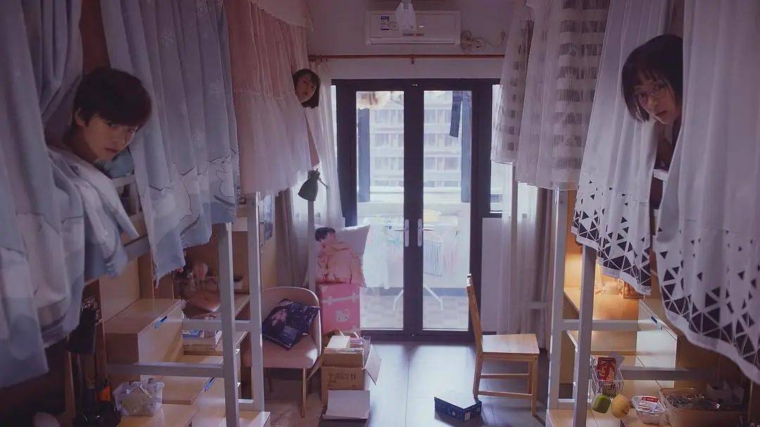 “在走廊偶遇都会尴尬”<strong></p>
<p>期货原油交易时间</strong>,00后大学舍友咋成了最熟悉的陌生人