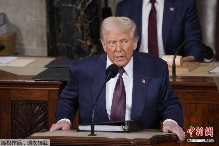 特朗普：美国上个月通过关税赚<strong></p>
<p>期货原油交易时间</strong>了250亿美元