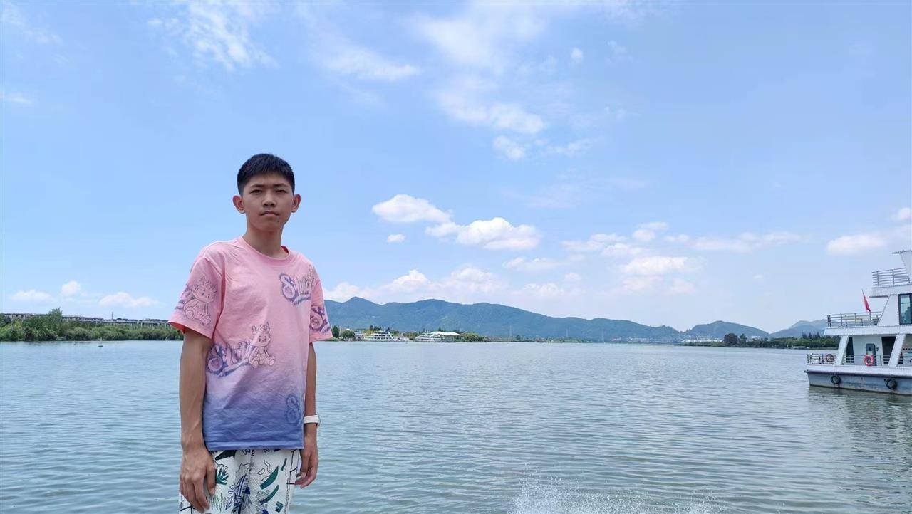 安徽一名18岁高中生坐飞机到西双版纳后失联<strong></p>
<p>期货原油交易时间</strong>,景洪公安:目前没有进一步的消息