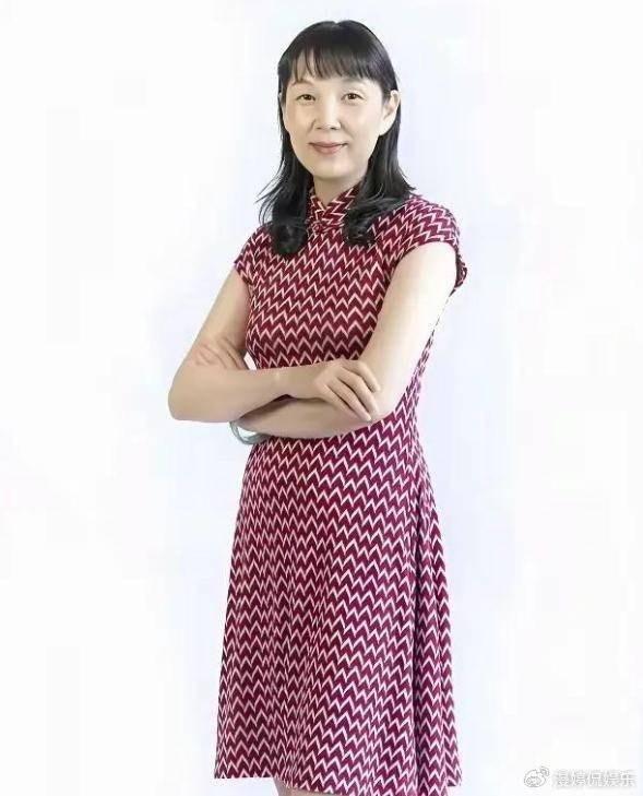 杜建英大学旧照曝光<strong></p>
<p>期货原油交易时间</strong>,难怪能上位!两儿子名字暗藏深意,手握股权