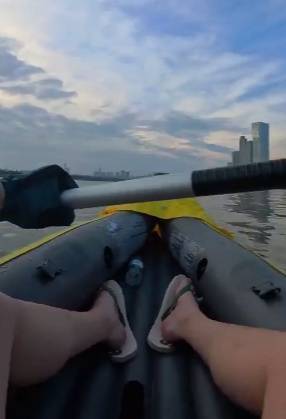 长沙男子突发奇想划船下班<strong></p>
<p>期货原油交易时间</strong>,25分钟车程划了3小时,当事人:手累腿麻,不会有下次