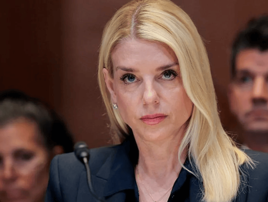 继马斯克后<strong></p>
<p>沙特原油产量</strong>,美众议长也罕见唱反调!一桩6年前的旧案,为何让特朗普阵营陷入危机?