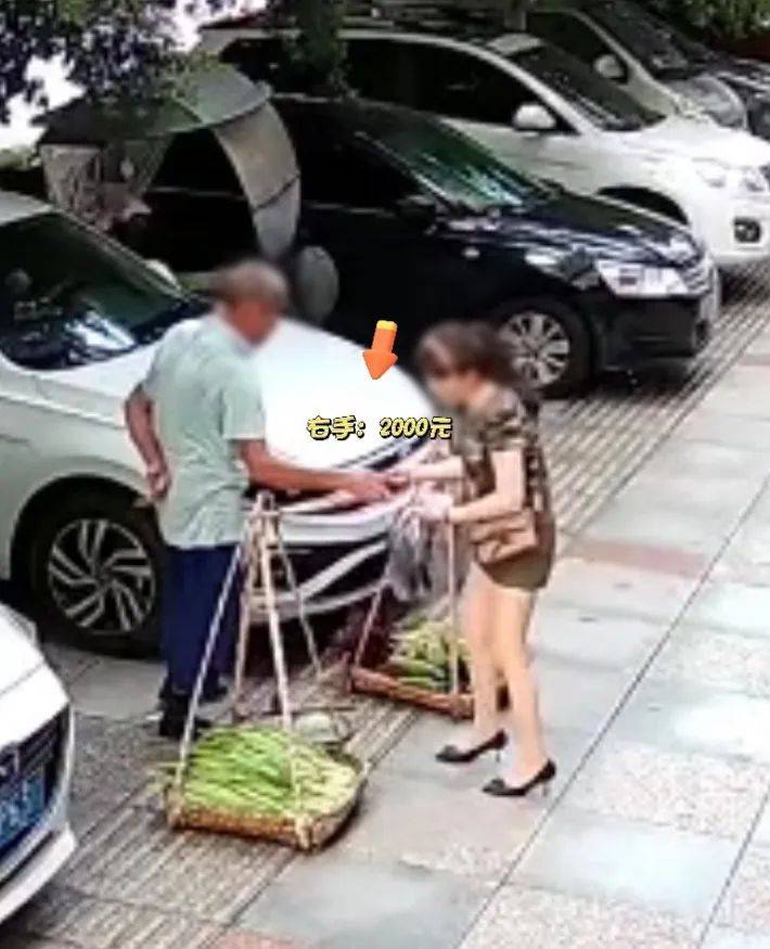 女子照顾卖菜大爷生意遭背刺：5元的菜误付2000元现金<strong></p>
<p>沙特原油产量</strong>，大爷光速塞进后腰，谎称没看见，民警上门找回