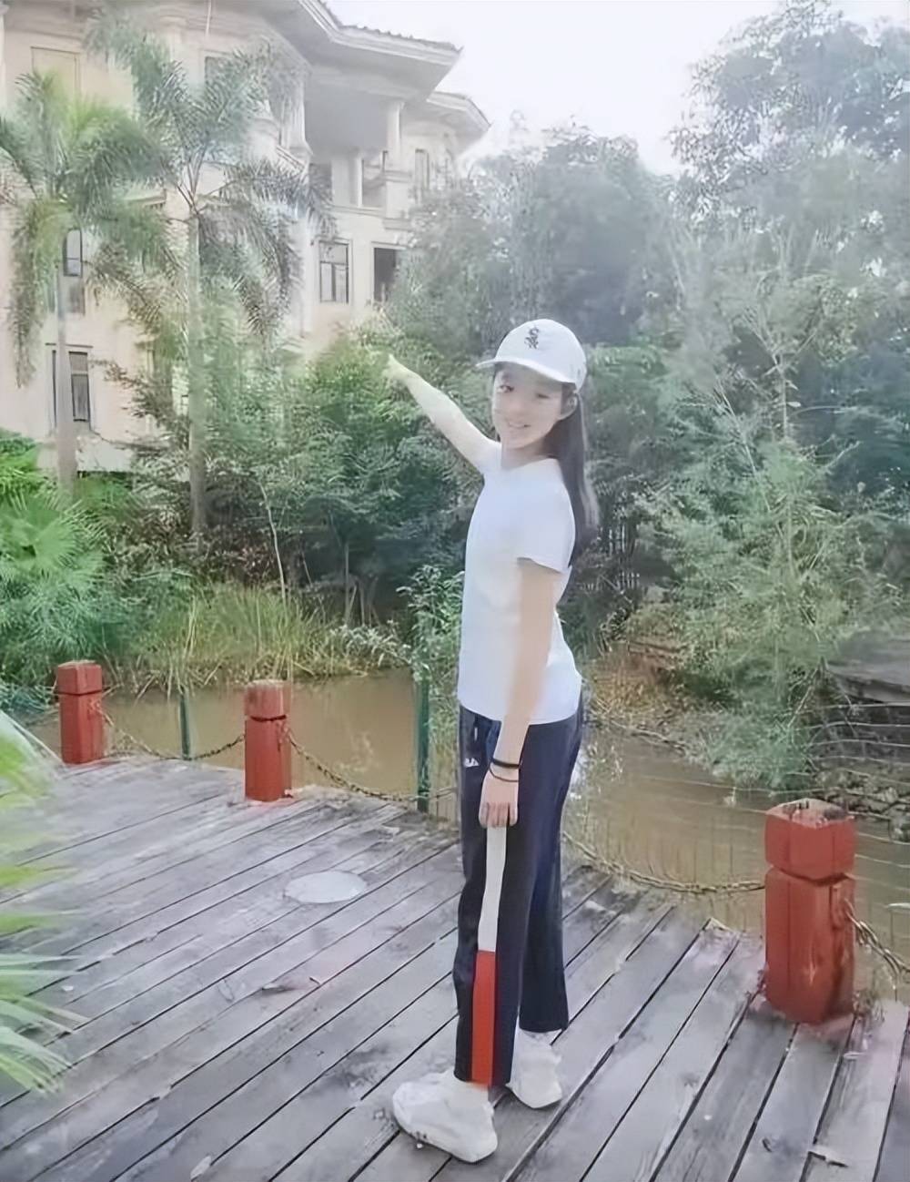 黄杨钿甜父母回应网络争议:“天价耳环”实际100多元<strong></p>
<p>沙特原油产量</strong>,别墅不是自家的,只是路过拍照