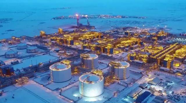 特朗普大发雷霆<strong></p>
<p>全球原油产量</strong>，誓要搞垮俄罗斯！普京沉默3天后终于“出手”