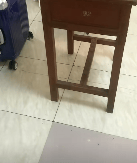 江苏一男子租房陪读<strong></p>
<p>全球原油产量</strong>，看到老课桌上几个数字惊了！竟是自己33年前的“伙伴”