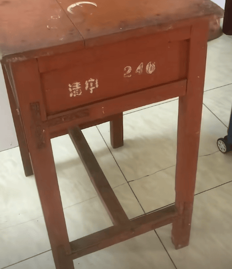 江苏一男子租房陪读<strong></p>
<p>全球原油产量</strong>，看到老课桌上几个数字惊了！竟是自己33年前的“伙伴”