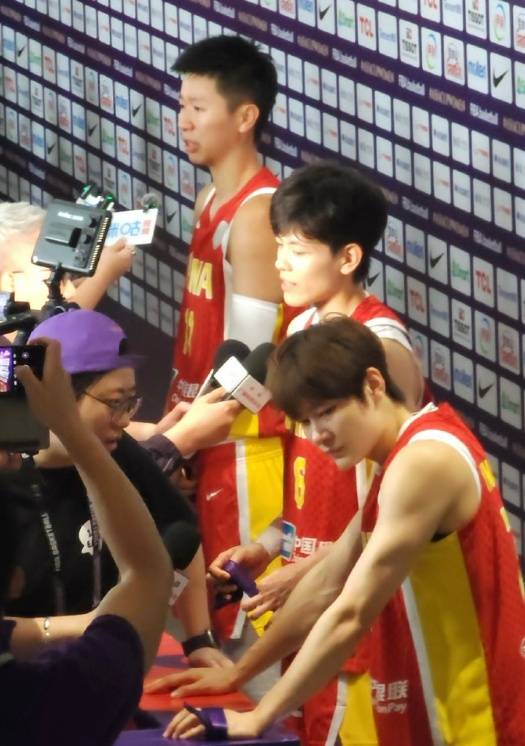 中国女篮队长杨力维亚洲杯表现引争议<strong></p>
<p>今天原油价格</strong>,发文称“无愧无憾”,让黄思静别低头