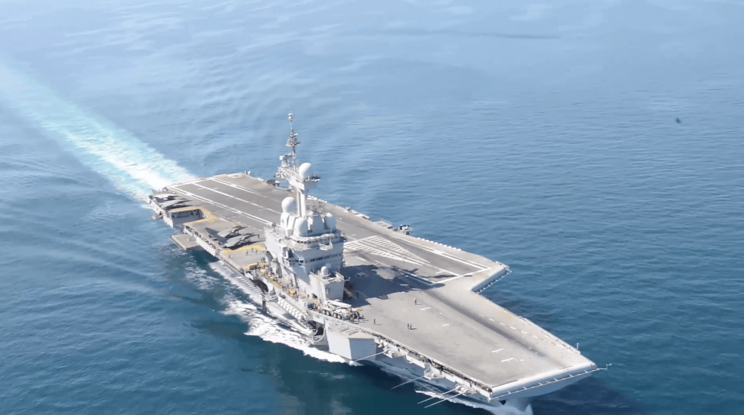 法国航母刚进入南海<strong></p>
<p>今天原油价格</strong>,迎面遇上40艘中国军舰?法高官称做好开战准备,比美舰受尊重