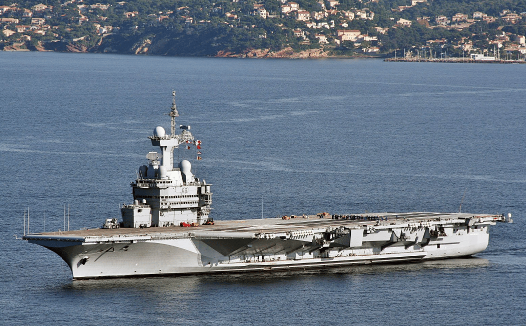 法国航母刚进入南海<strong></p>
<p>今天原油价格</strong>,迎面遇上40艘中国军舰?法高官称做好开战准备,比美舰受尊重