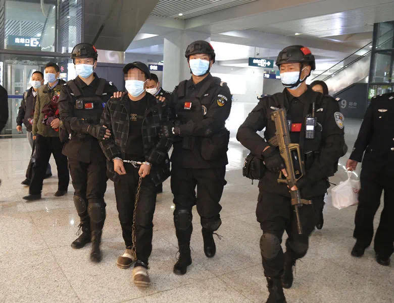 “男子强奸嫂嫂出狱后又刺死见义勇为者”案二审<strong></p>
<p>今天原油价格</strong>,择日宣判 警方曾披露抓捕过程等诸多细节