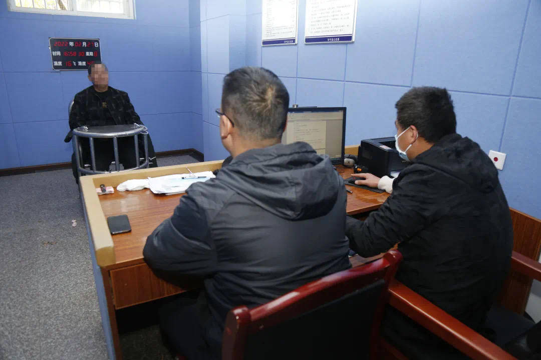 “男子强奸嫂嫂出狱后又刺死见义勇为者”案二审<strong></p>
<p>今天原油价格</strong>,择日宣判 警方曾披露抓捕过程等诸多细节