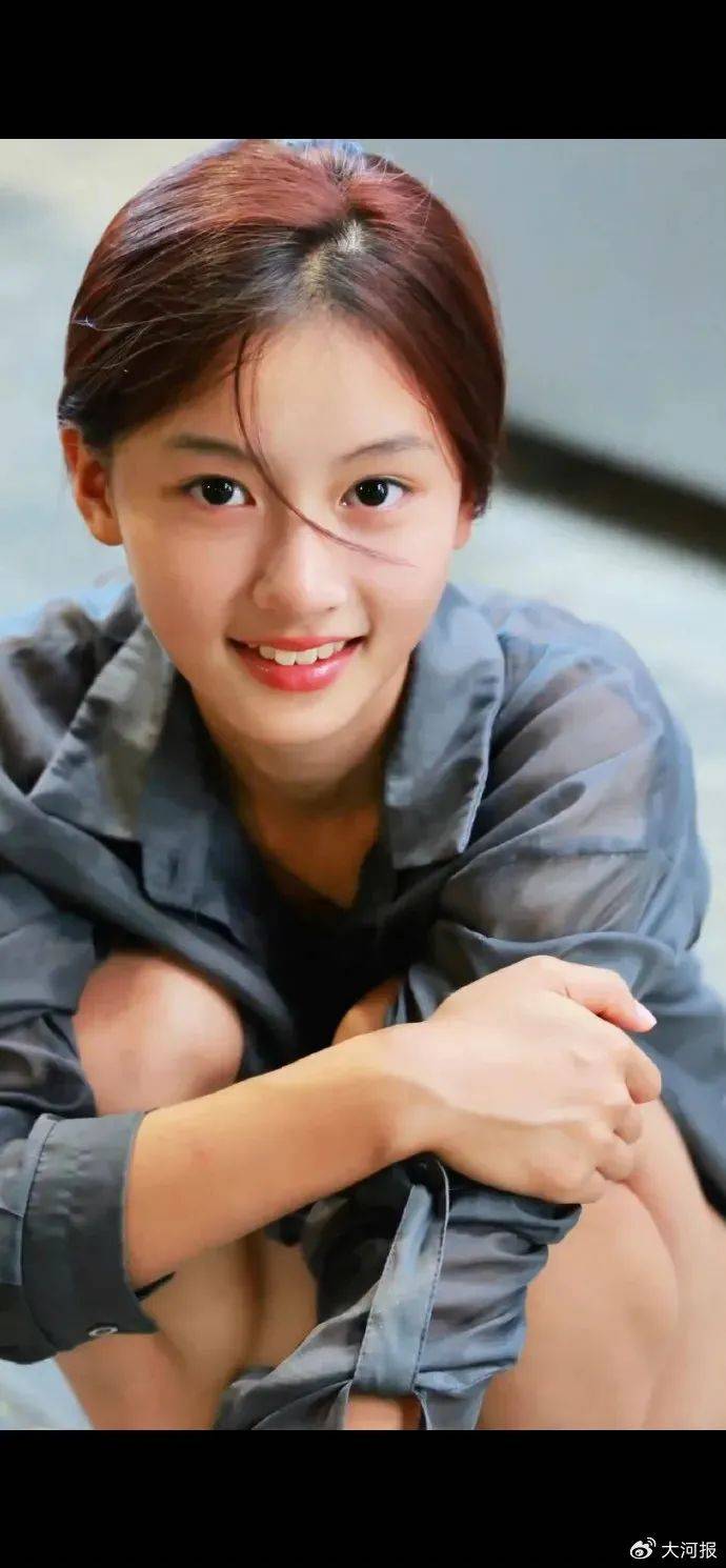 15岁女孩七七1分钟视频报价1万<strong></p>
<p>走私原油</strong>,因神似张柏芝走红,七七妈妈曾称以学业为由拒绝于正邀约