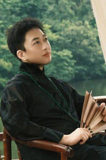 15岁女孩七七1分钟视频报价1万<strong></p>
<p>走私原油</strong>,因神似张柏芝走红,七七妈妈曾称以学业为由拒绝于正邀约