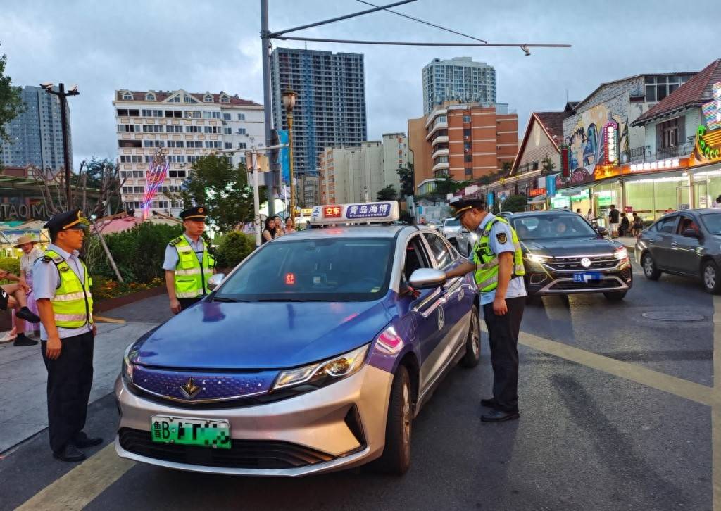 车不动计价器还在“跑”，青岛一辆出租车安装“跑得快”被查处