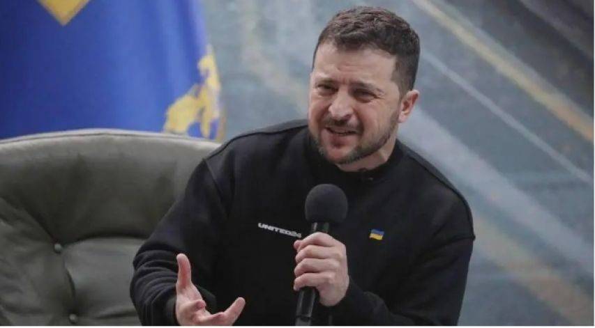 乌克兰爆发大规模抗议<strong></p>
<p>国际期货原油</strong>，总统府被包围，泽连斯基或火速下台？继任者浮出水面