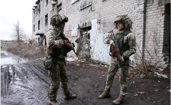 俄军40次冲锋攻入红军城!乌民众千人抗议逼宫<strong></p>
<p>国际期货原油</strong>,泽连斯基要下台?