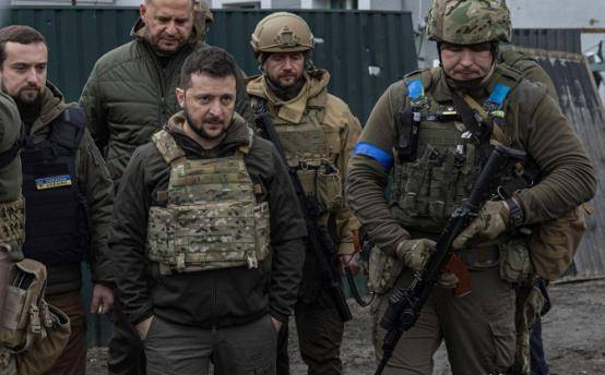 俄军40次冲锋攻入红军城!乌民众千人抗议逼宫<strong></p>
<p>国际期货原油</strong>,泽连斯基要下台?