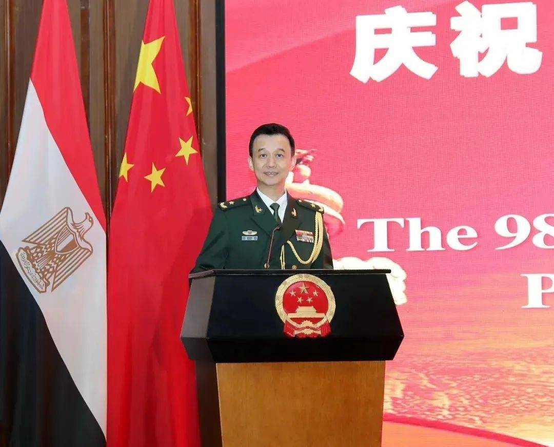 吴谦少将<strong></p>
<p>国际期货原油</strong>，新任国防武官，曾担任10年国防部新闻发言人