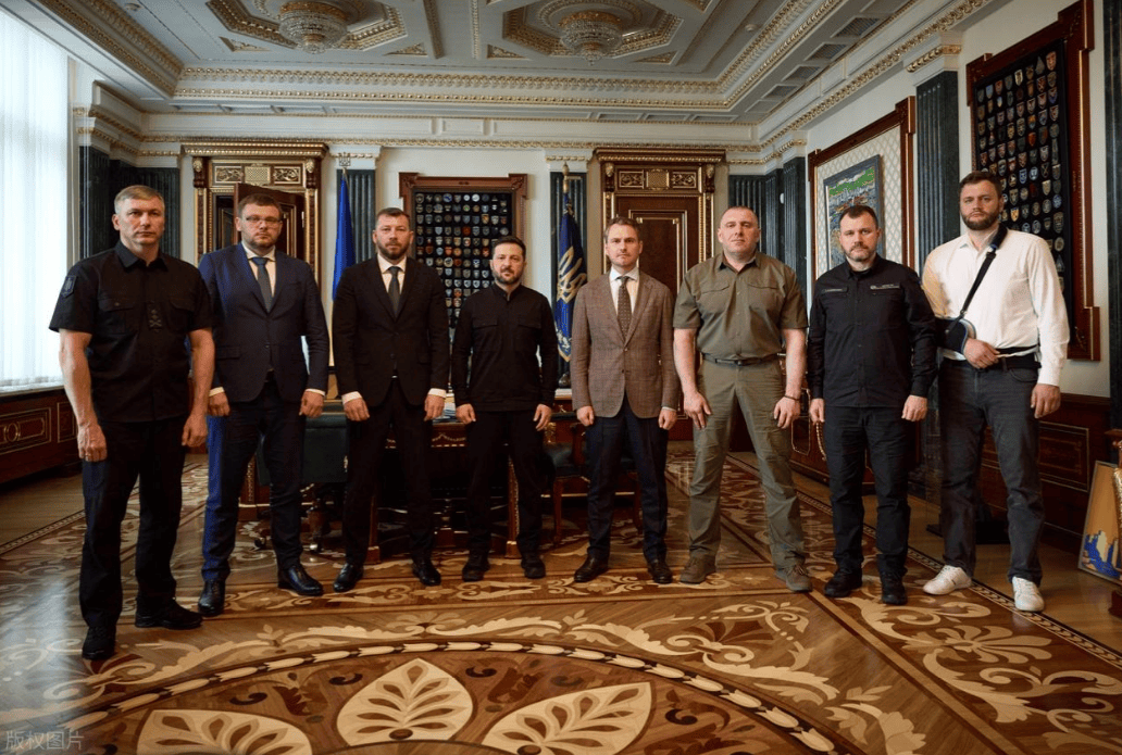 中方发火了<strong></p>
<p>嘉实原油基金</strong>，要求乌克兰纠正错误，不听耿爽的话，乌后悔都来不及