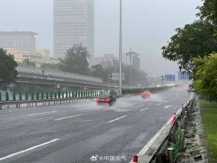 北京七区已现暴雨或大暴雨 早高峰城区及北部地区仍有明显降雨 注意出行安全<strong></p>
<p>嘉实原油基金</strong>!