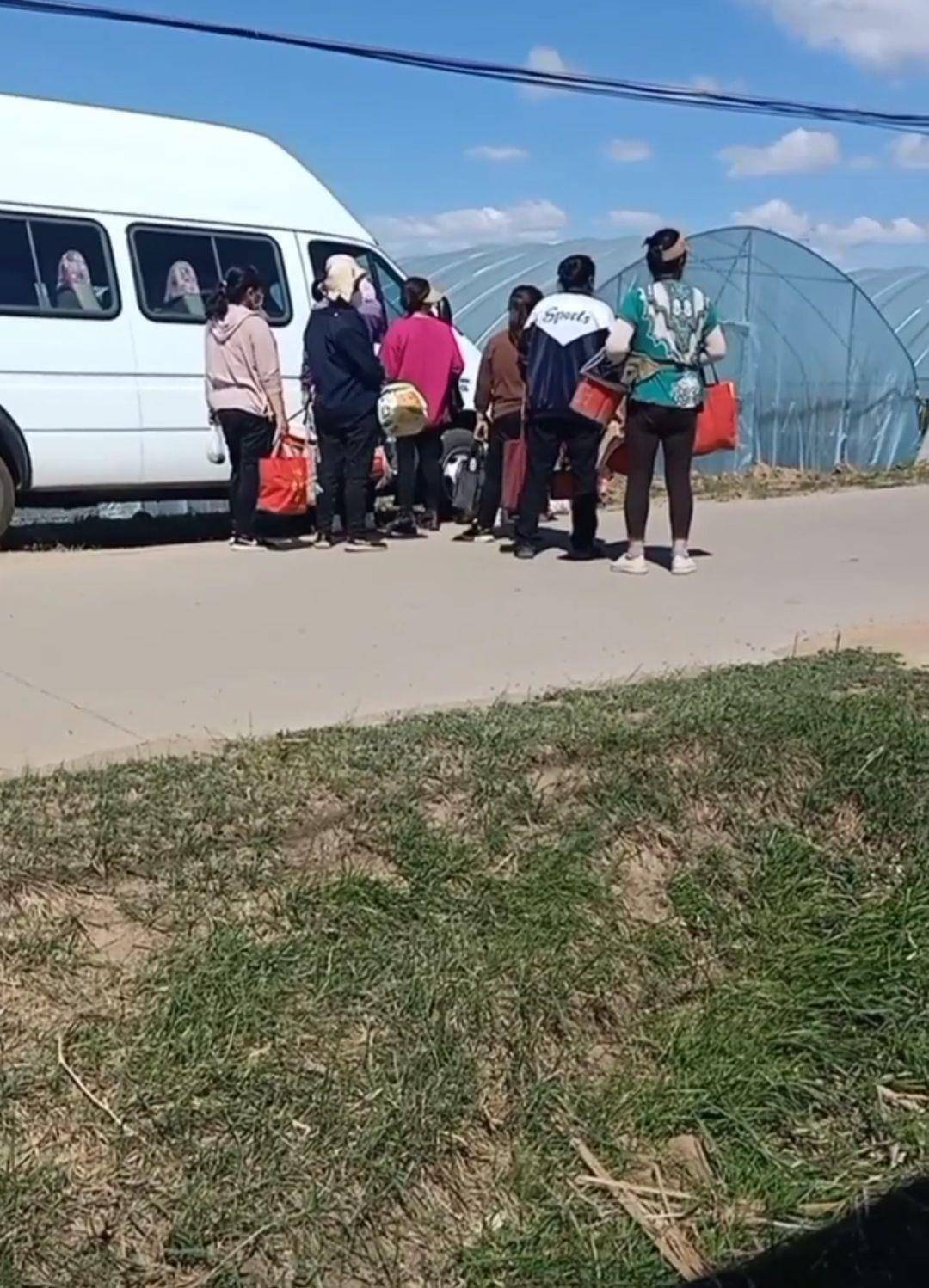 大同失联客车女司机亲属发声:她40多岁有一儿一女<strong></p>
<p>嘉实原油基金</strong>,村民凌晨四点会坐她的车去干活