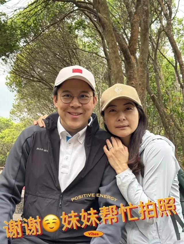 霍启刚专程飞新加坡<strong></p>
<p>嘉实原油基金</strong>,见证郭晶晶入选国际游泳名人堂,二人结婚13年,育有一子两女