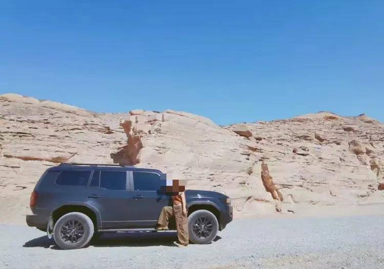 4人在青海无人区失联超30小时<strong></p>
<p>嘉实原油基金</strong>，亲历者讲述惊险获救经历：两车陷沙坑后弃车徒步40公里，用口红写下求救信息，当时已基本断水