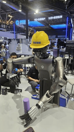 人形机器人竞技WAIC:跳街舞、康复训练、打麻将<strong></p>
<p>嘉实原油基金</strong>,商业化前景如何?