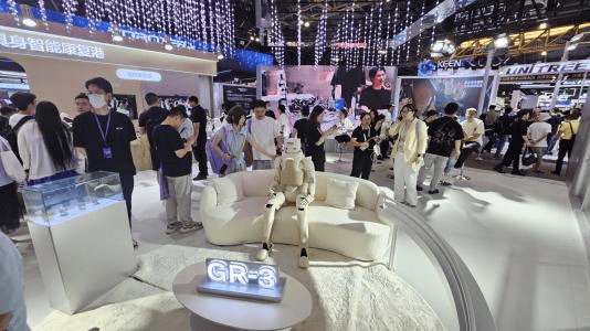 人形机器人竞技WAIC:跳街舞、康复训练、打麻将<strong></p>
<p>嘉实原油基金</strong>,商业化前景如何?