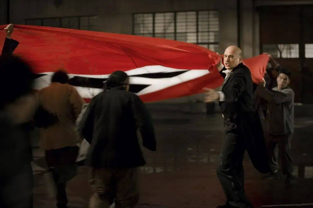 豆瓣评分8.6、预估票房30亿+<strong></p>
<p>嘉实原油基金</strong>,题材严肃的《南京照相馆》凭啥引发全民共振?