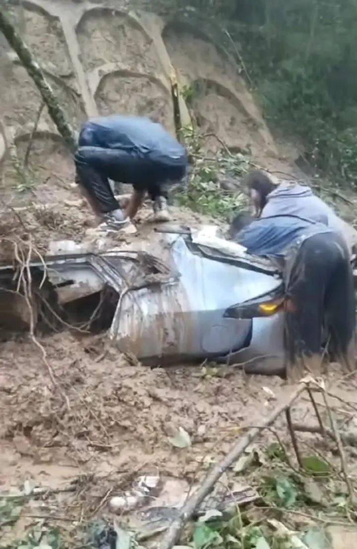 痛心消息传来<strong></p>
<p>中原油田官网</strong>!女老师和女儿不幸遇难