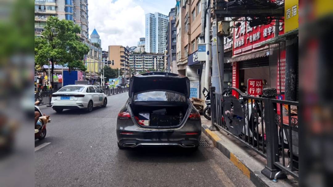 塑料夫妻情？贵阳男子违章被抓<strong></p>
<p>中原油田官网</strong>，开口第一句：“是老婆干的”！