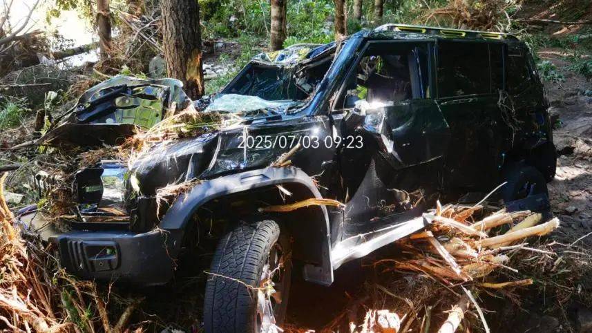 郑州一女子贷款买车不到1年遇洪水致车辆报废<strong></p>
<p>中原油田官网</strong>，办理赔却被银行索6000元违约金