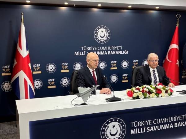 买不到F-35<strong></p>
<p>原油投资平台</strong>,不愿意买枭龙,不敢买歼-10,土耳其只能买台风了?