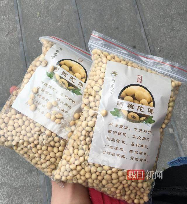 印乐方丈管理下的白马寺:僧人顶着高温种地<strong></p>
<p>西原油</strong>,义工称寺里秉承农禅并重