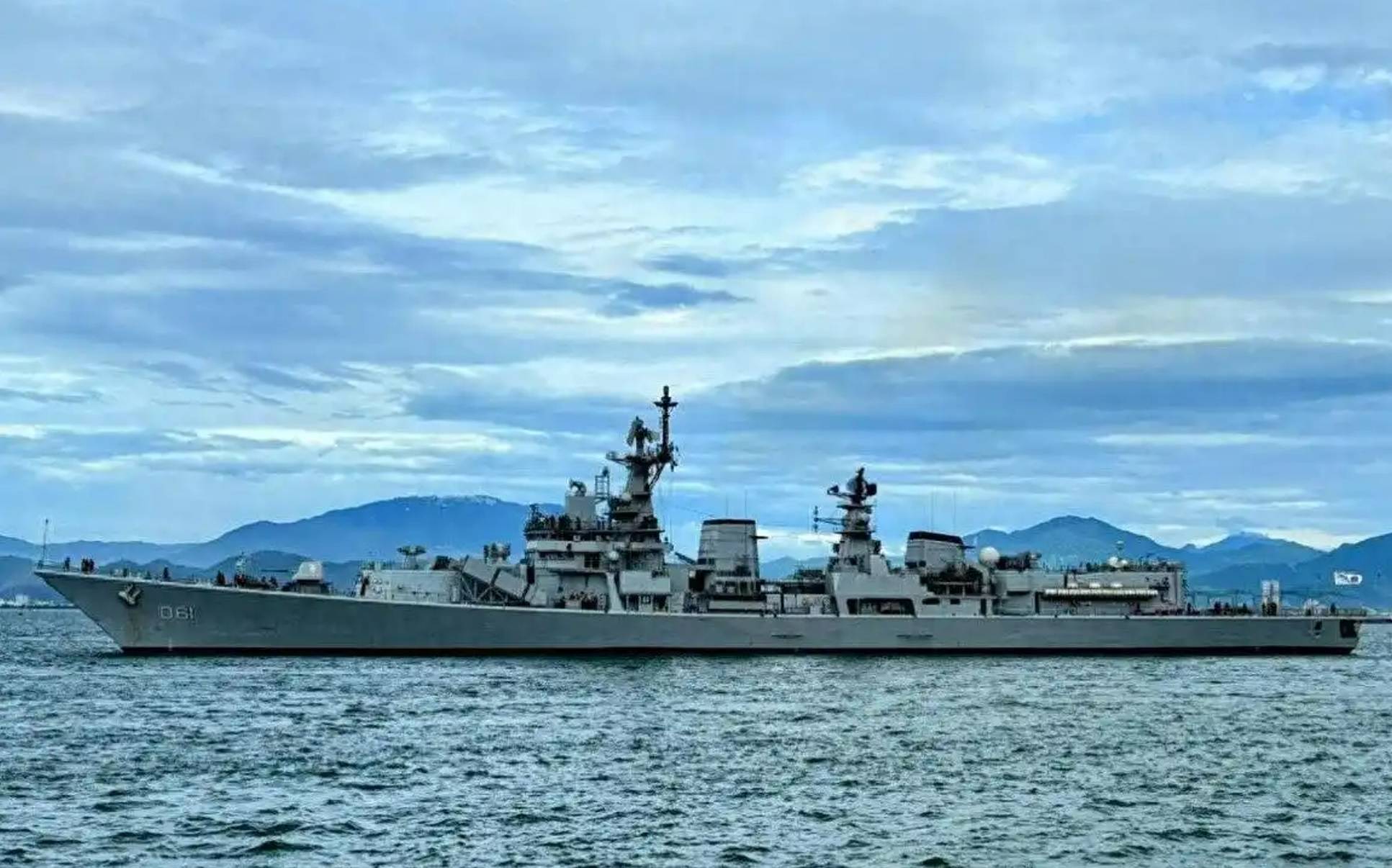 印度开始了！四艘主力舰潜入南海<strong></p>
<p>西原油</strong>，黄岩岛搅局，毫不掩饰对华敌意