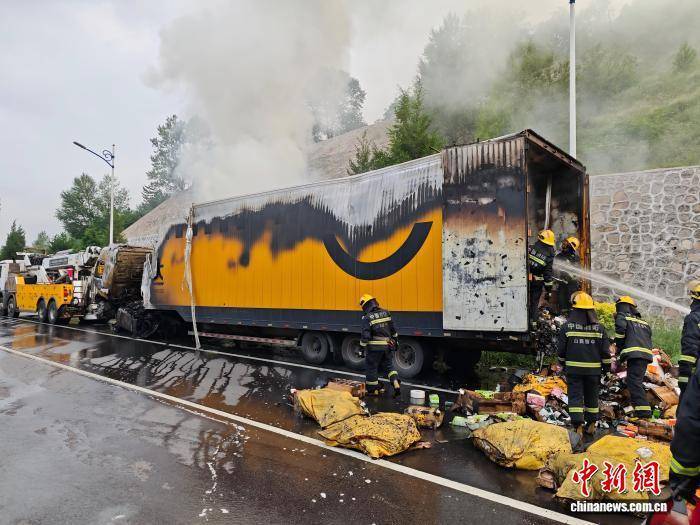 二广高速山西太长段:物流车隧道内起火 230人被紧急疏散